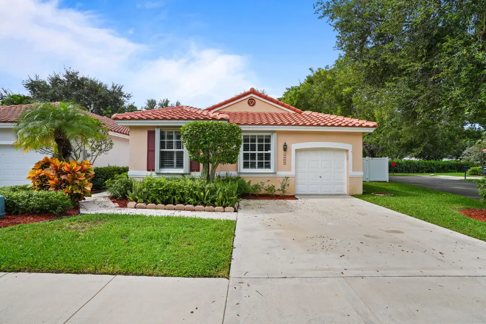 15298 SW 49th Street, Davie, FL 33331