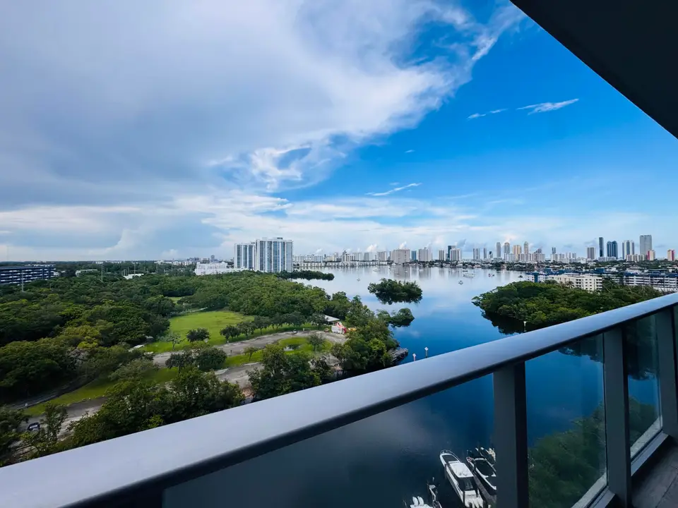 16385 BISCAYNE Boulevard 1204, North Miami Beach, FL 33160