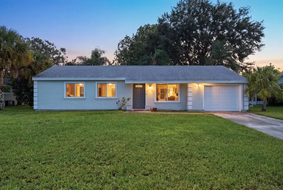 674 SW Old Briar Avenue, Port St. Lucie, FL 34953