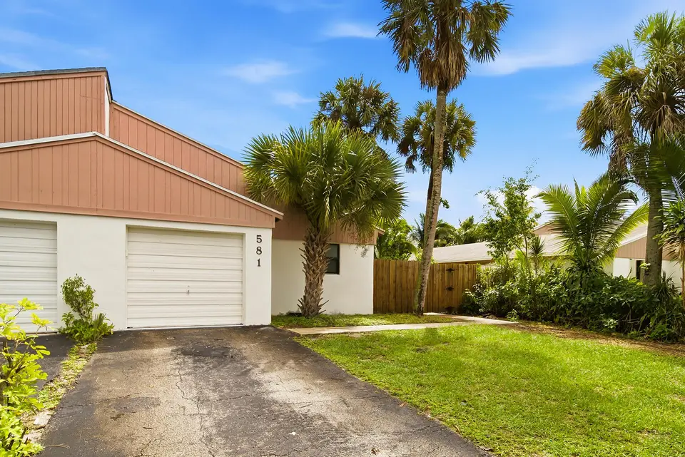 581 NW 47TH Avenue, Delray Beach, FL 33445