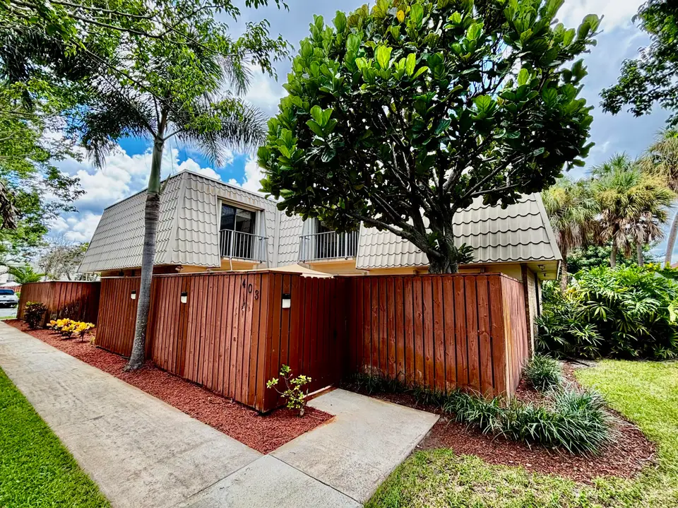 1700 Embassy Drive 403, West Palm Beach, FL 33401