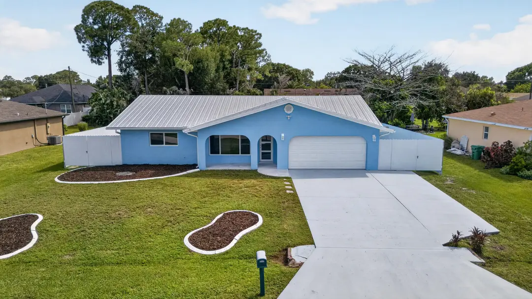 242 SE Duxbury Avenue, Port St. Lucie, FL 34983