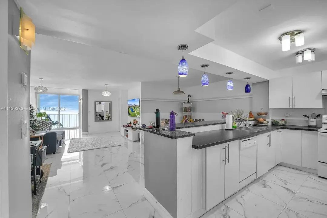 6450 COLLINS Avenue 704, Miami Beach, FL 33141