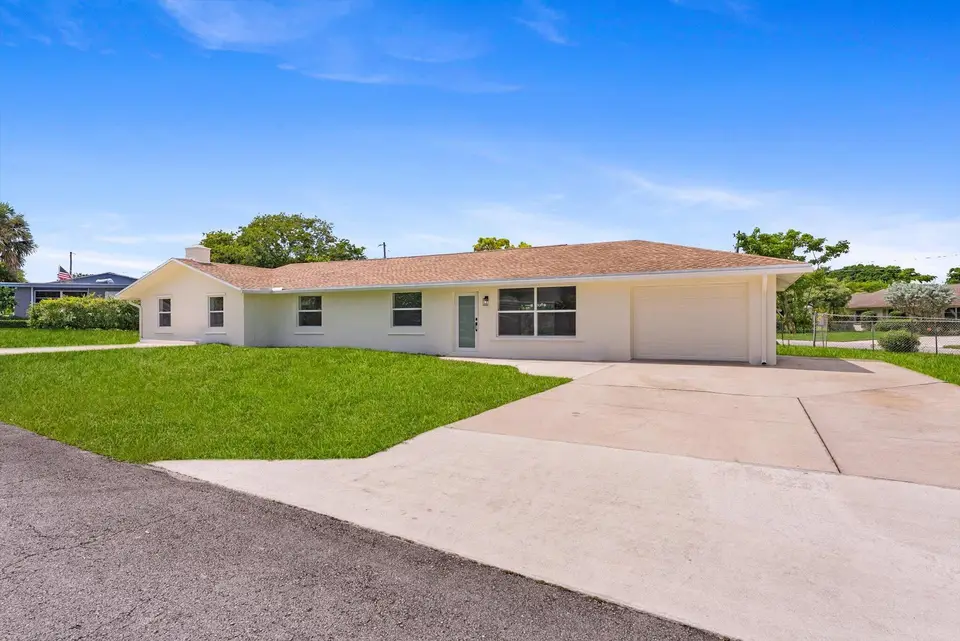 6873 S PLYMOUTH Drive S, Lake Worth, FL 33462