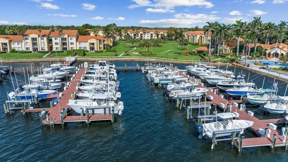 103 Yacht Club Way 104, Hypoluxo, FL 33462