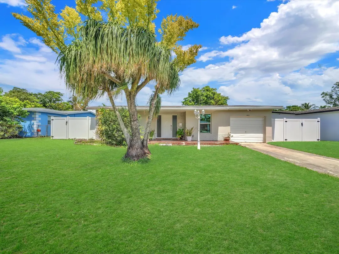 6851 SW 7th Place, North Lauderdale, FL 33068