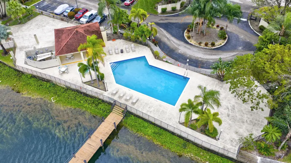 117 LAKE EMERALD Drive 408, Oakland Park, FL 33309