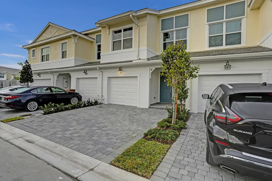 585 SANDERLING Circle, Deerfield Beach, FL 33442