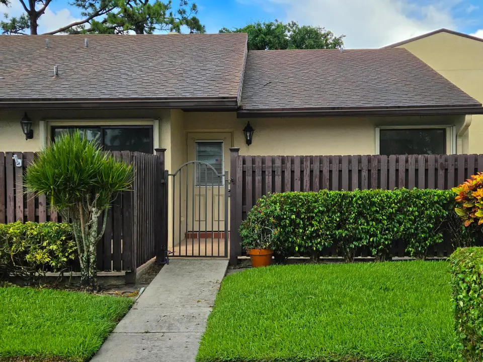 625 SEA PINE Way H, Greenacres, FL 33415