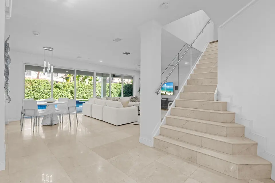 1879 HIDDEN TRAIL Lane, Weston, FL 33327