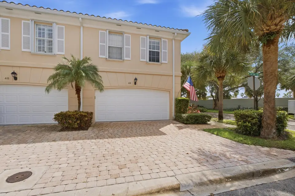 44 LIVE OAK Circle, Tequesta, FL 33469