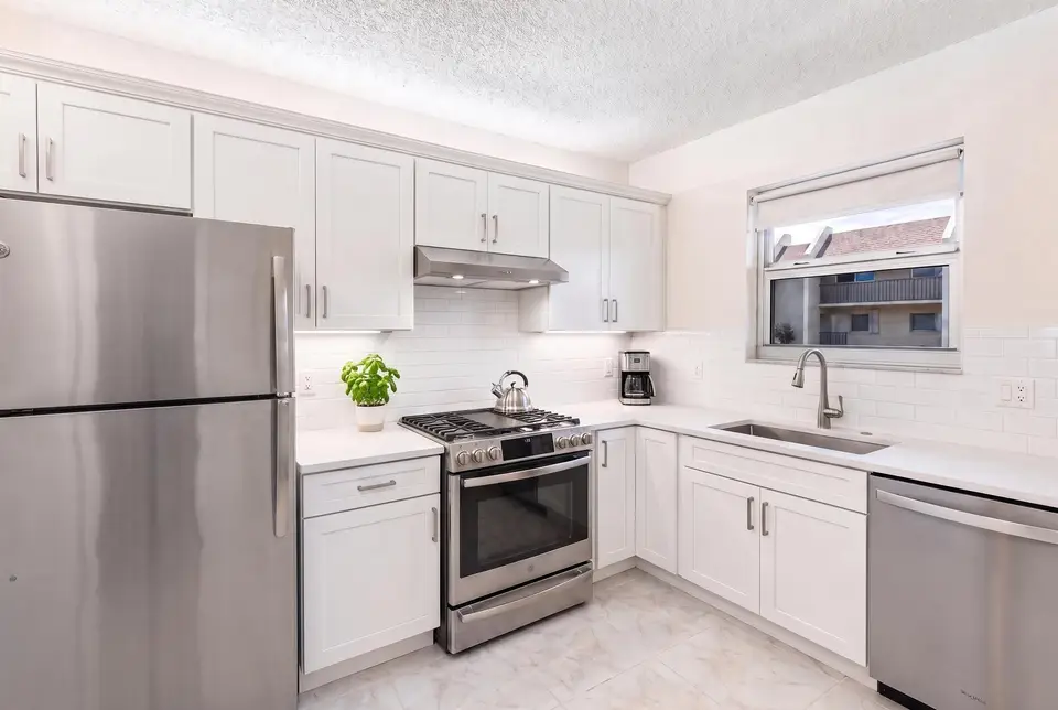 2825 SW 22nd Avenue Apt 107, Delray Beach, FL 33445