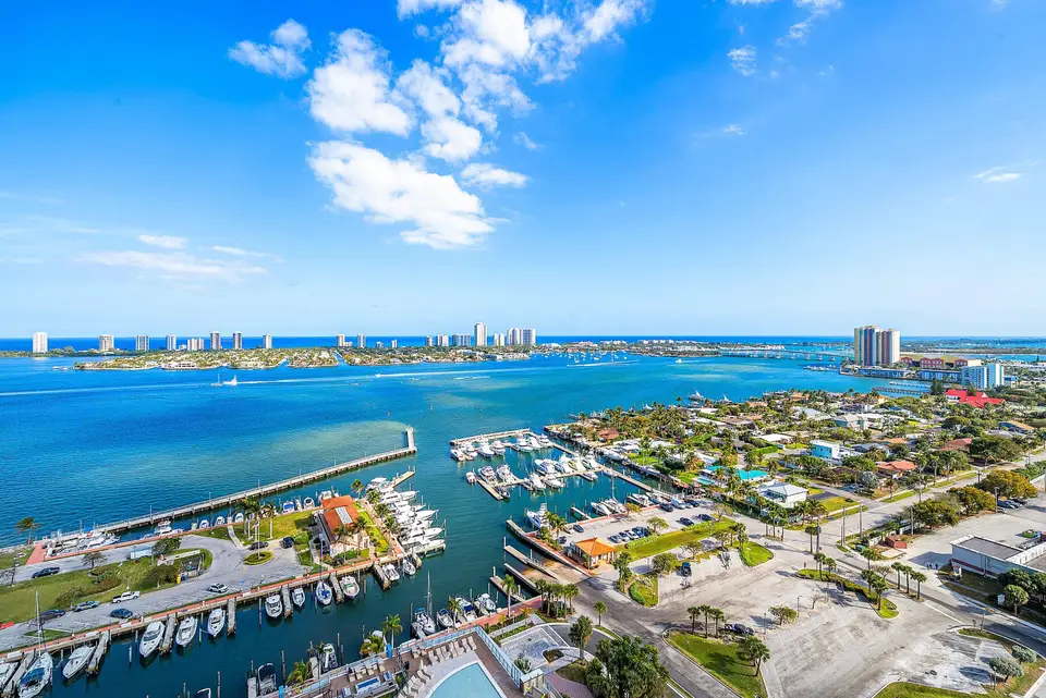 220 Lake Shore Drive 1209, Lake Park, FL 33403