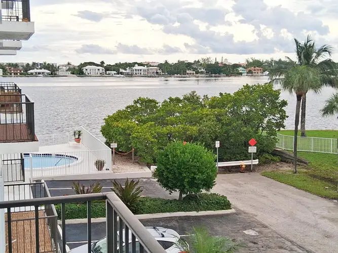 301 Croton Avenue 302, Lantana, FL 33462