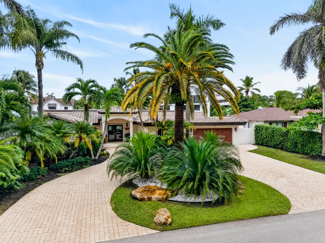 329 Isle of Capri Drive. Fort Lauderdale