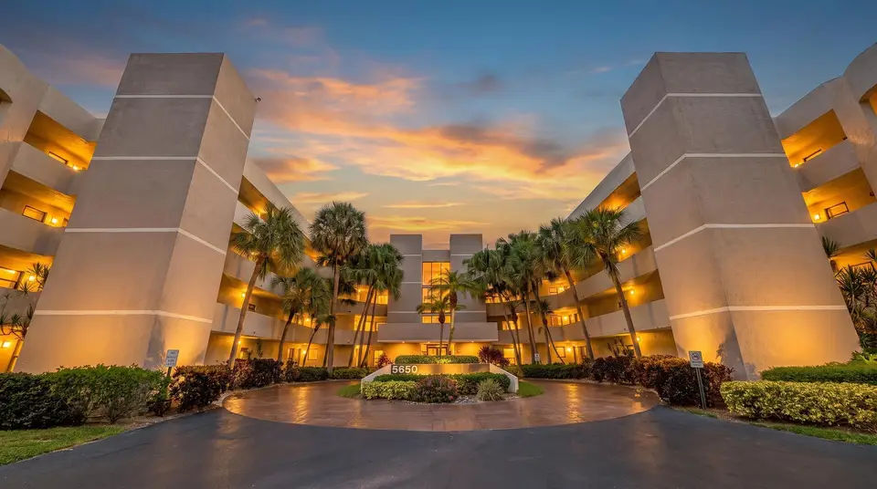 5650 Camino Del Sol 101, Boca Raton, FL 33433