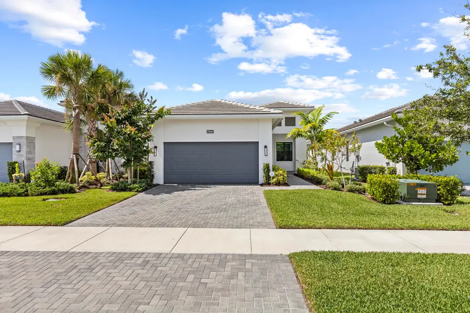 15860 KEY BISCAYNE Lane, The Acreage, FL 33470