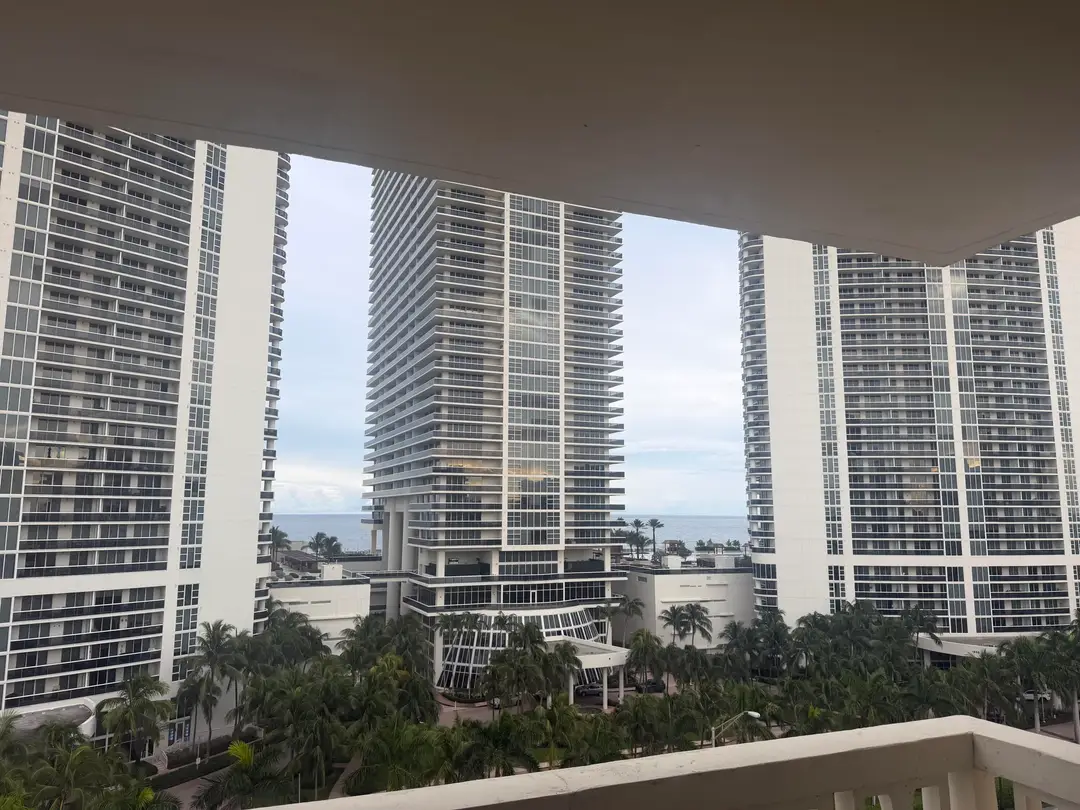 1825 S OCEAN Drive PH 1, Hallandale Beach, FL 33009