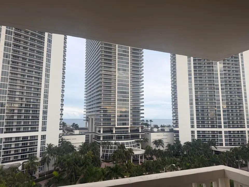 1825 S OCEAN Drive PH 1, Hallandale Beach, FL 33009