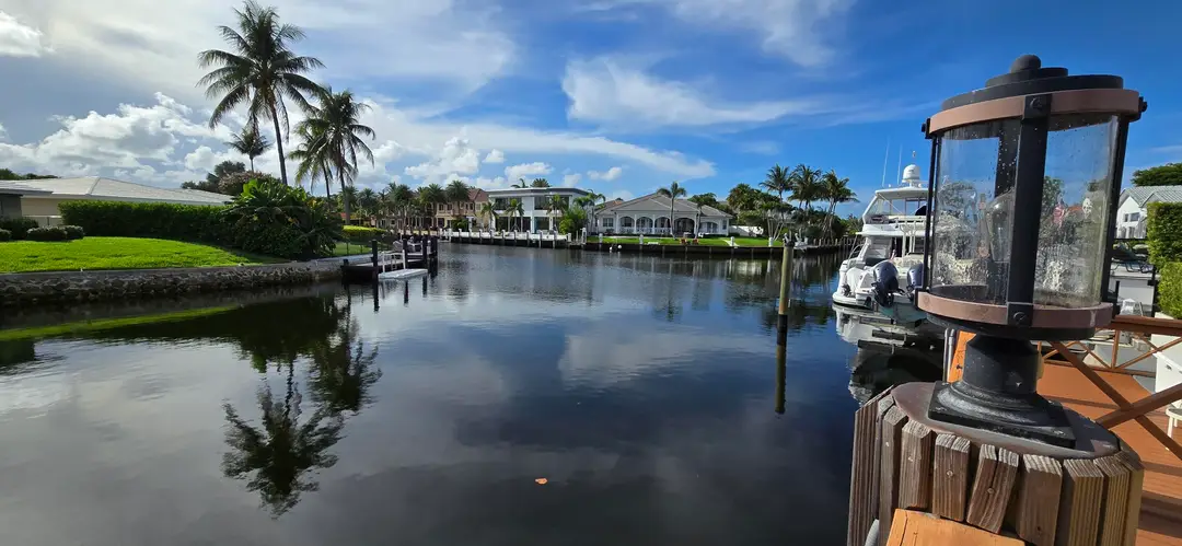 Intracoastal home pool, jacuzzi & dock!