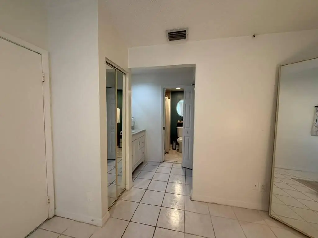 1437 Royal Forest Court, West Palm Beach, FL 33406