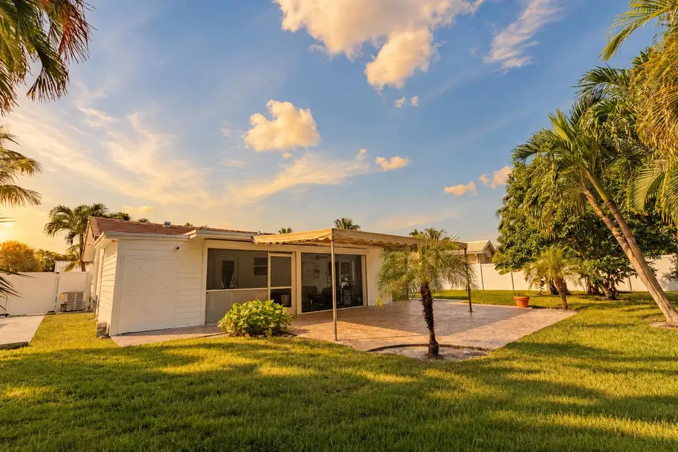 121 TACOMA Lane, Palm Beach Shores, FL 33404