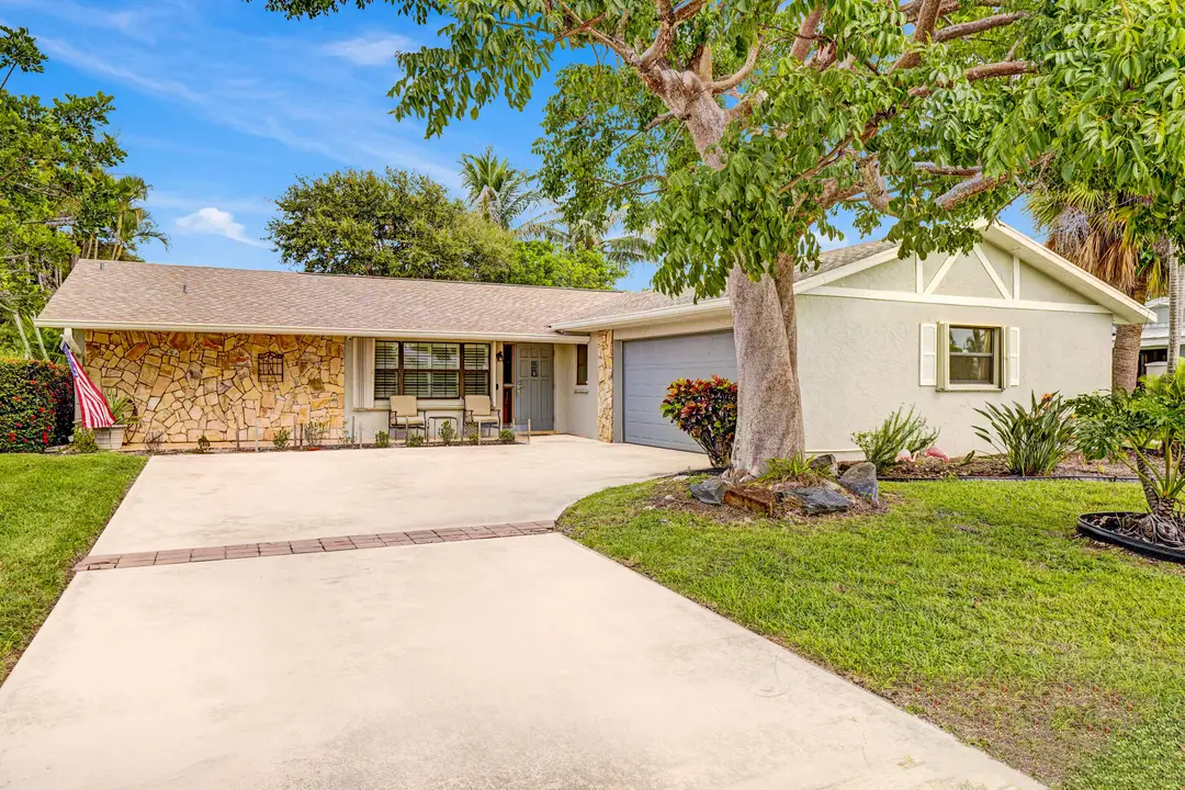 1902 EUCALYPTUS Avenue, Hutchinson Island, FL 34949