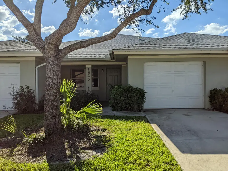 1825 E ROYAL TERN Lane B, Fort Pierce, FL 34982
