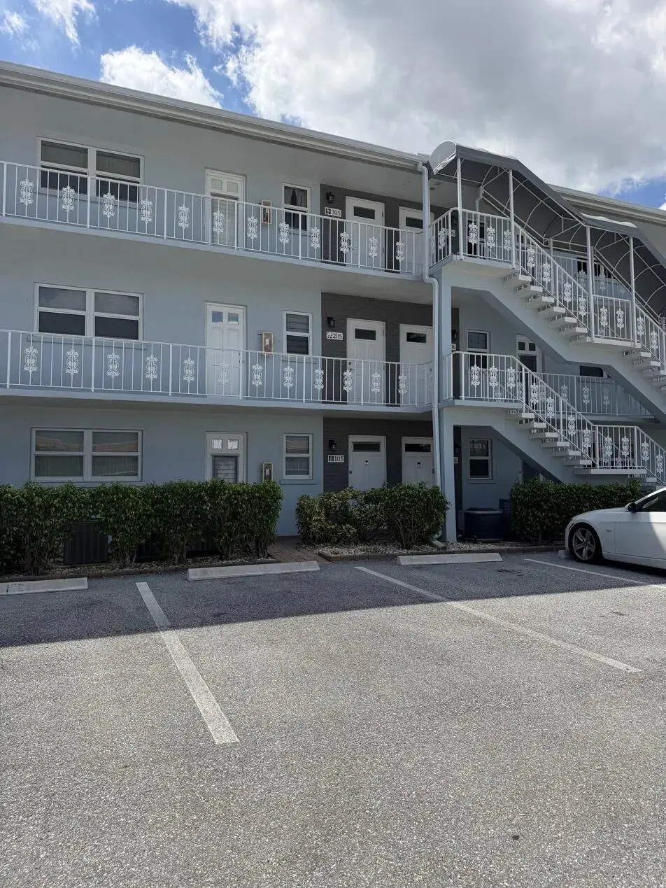 120 LEHANE Terrace 105, North Palm Beach, FL 33408