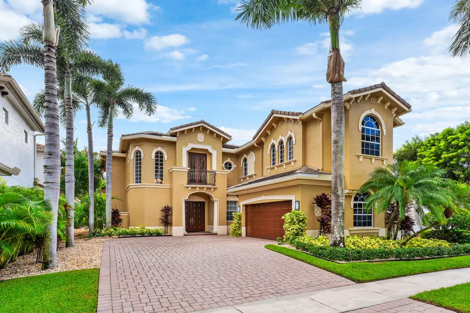 8126 Valhalla Drive, Delray Beach, FL 33446