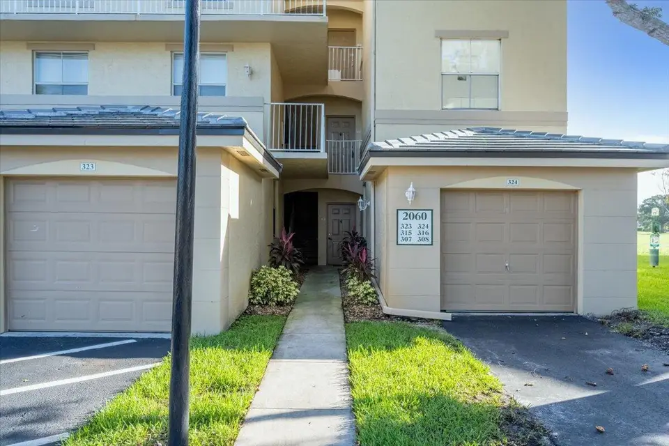 2060 GREENVIEW SHORES Boulevard 308, Wellington, FL 33414