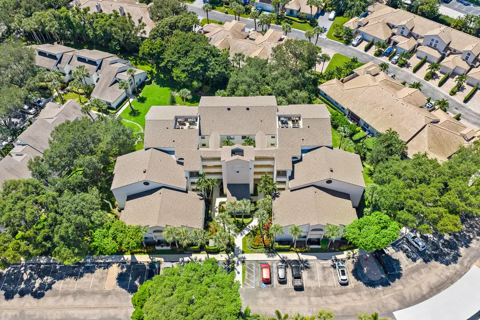 326 OAK HARBOUR Drive 326, Juno Beach, FL 33408