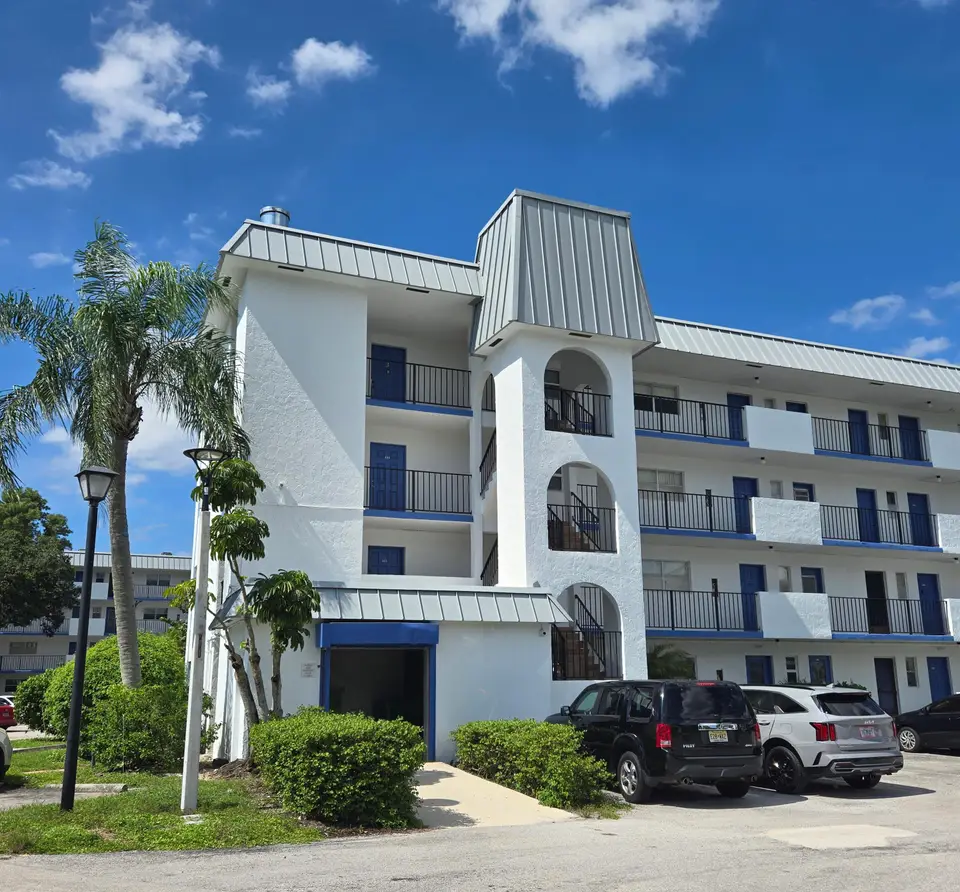 6061 N FALLS CIR Drive 214, Lauderhill, FL 33319