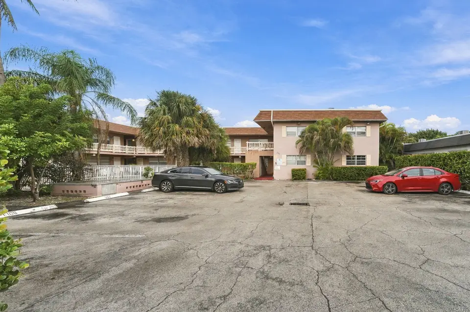 241 SE 9TH Avenue 101, Pompano Beach, FL 33060