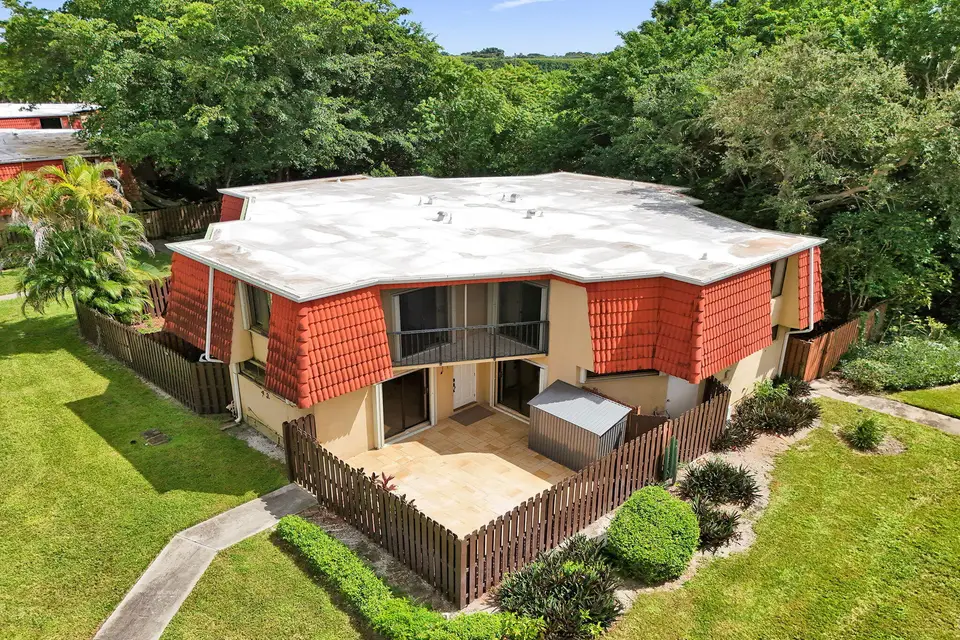 22970 OXFORD Place A, Boca Raton, FL 33433