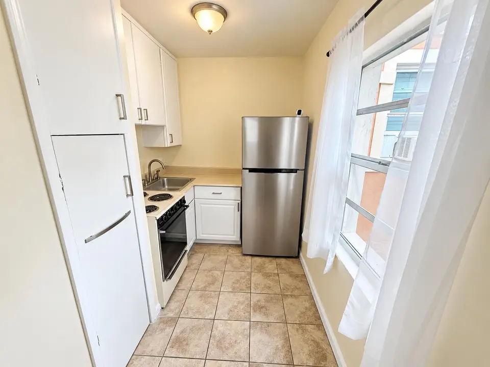 2735 NE 9TH Avenue Unit-B, Wilton Manors, FL 33334