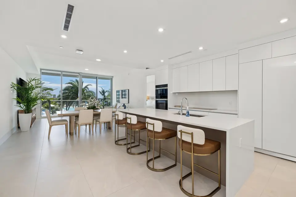 220 Lake Shore Drive 704, Lake Park, FL 33403