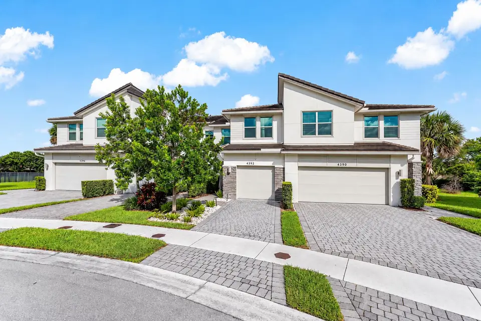 4392 VELEIROS Avenue, Deerfield Beach, FL 33064