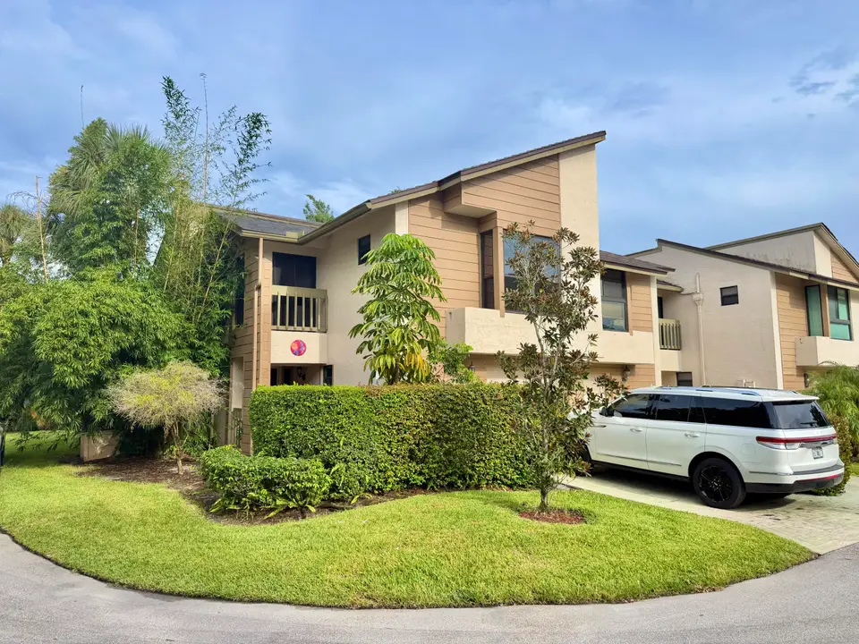 6069 GLENDALE Drive, Boca Raton, FL 33433