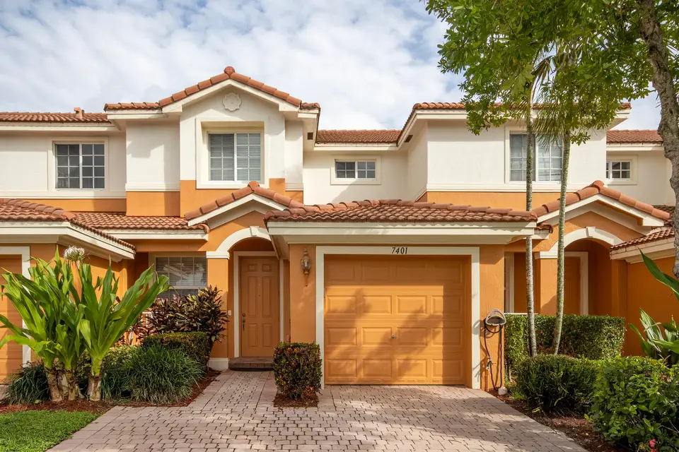 7401 Sarentino Lane 211, Boynton Beach, FL 33437