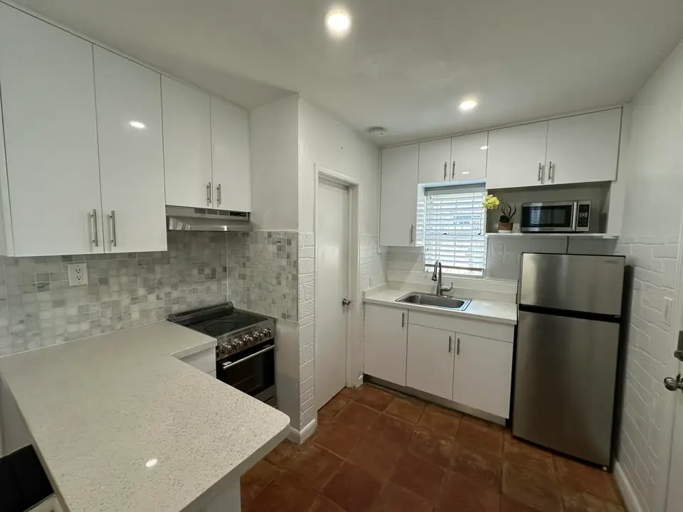 2703 NE 6TH Lane 2, Wilton Manors, FL 33334