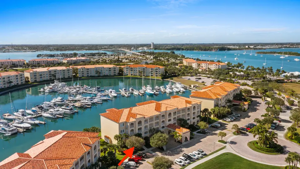 9 HARBOUR ISLE Drive E 102, Fort Pierce, FL 34949