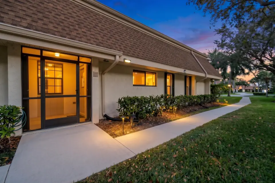 109 Half Moon Circle C, Jupiter, FL 33458