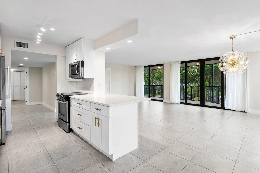 800 JEFFERY Street 201, Boca Raton, FL 33487