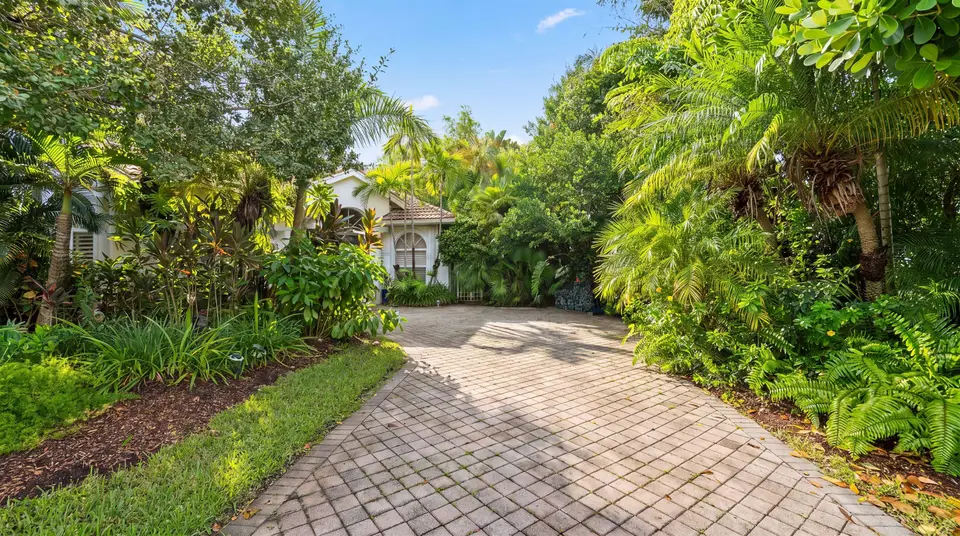 2741 TWIN OAKS Way, Wellington, FL 33414