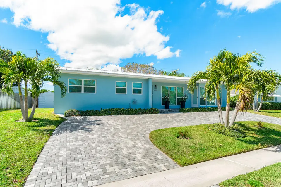 371 Saturn Avenue, Tequesta, FL 33469