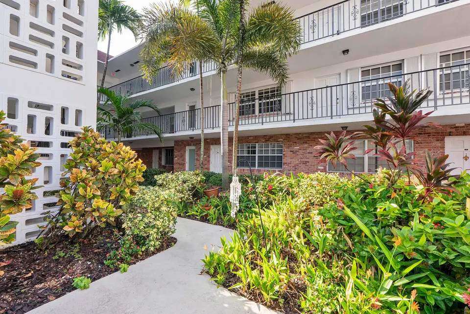 2424 NE 9th Street 305, Fort Lauderdale, FL 33304