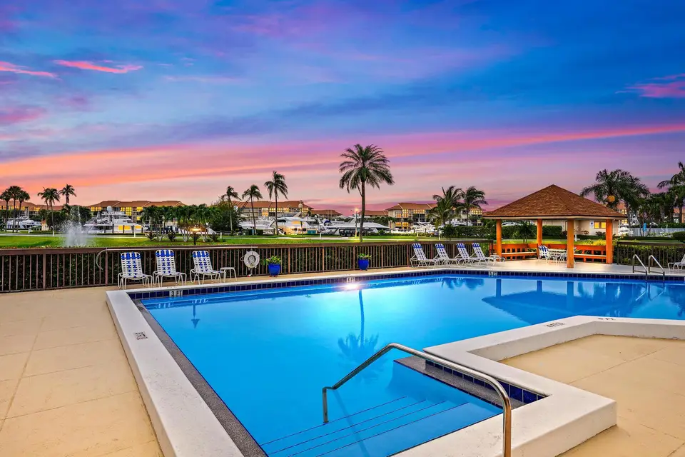 601 SEAFARER Circle 201, Jupiter, FL 33477