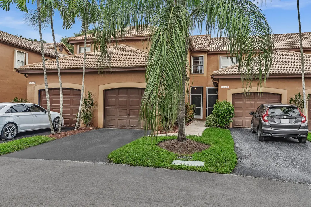 1561 Barcelona Way, Weston, FL 33327