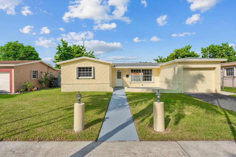 3921 NW 35th Terrace, Lauderdale Lakes, FL 33309
